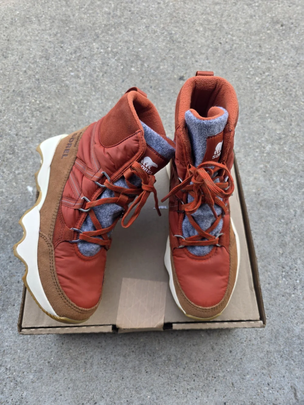 Sorel Kinetic Impact Sneaker Women Size 7